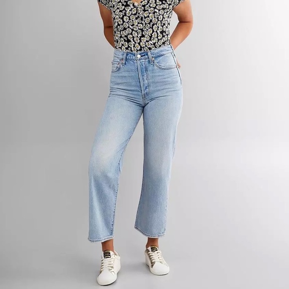 Levi's Ribcage Straight Ankle Jeans in Middle Road - Picture 1 of 16